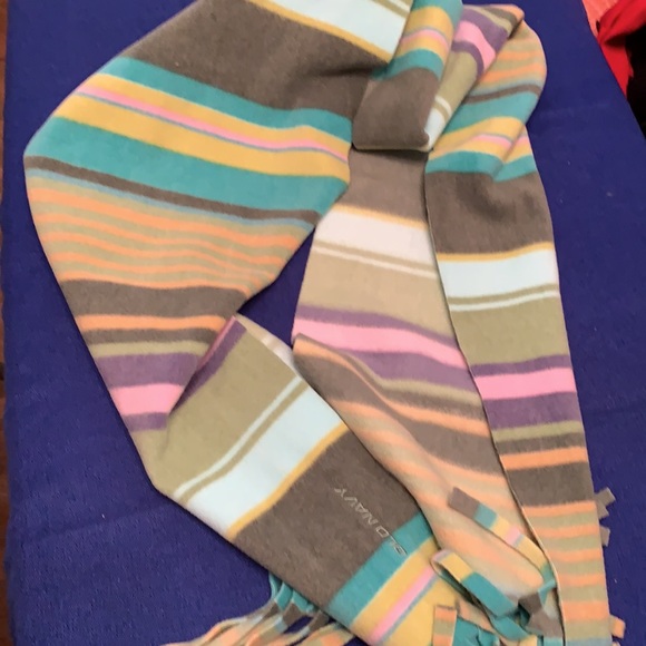 Old Navy striped fleece scarf - Picture 7 of 7